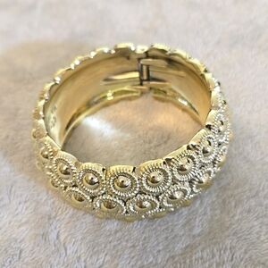 #263 Gold tone open bangle Bracelets fashion jewelry